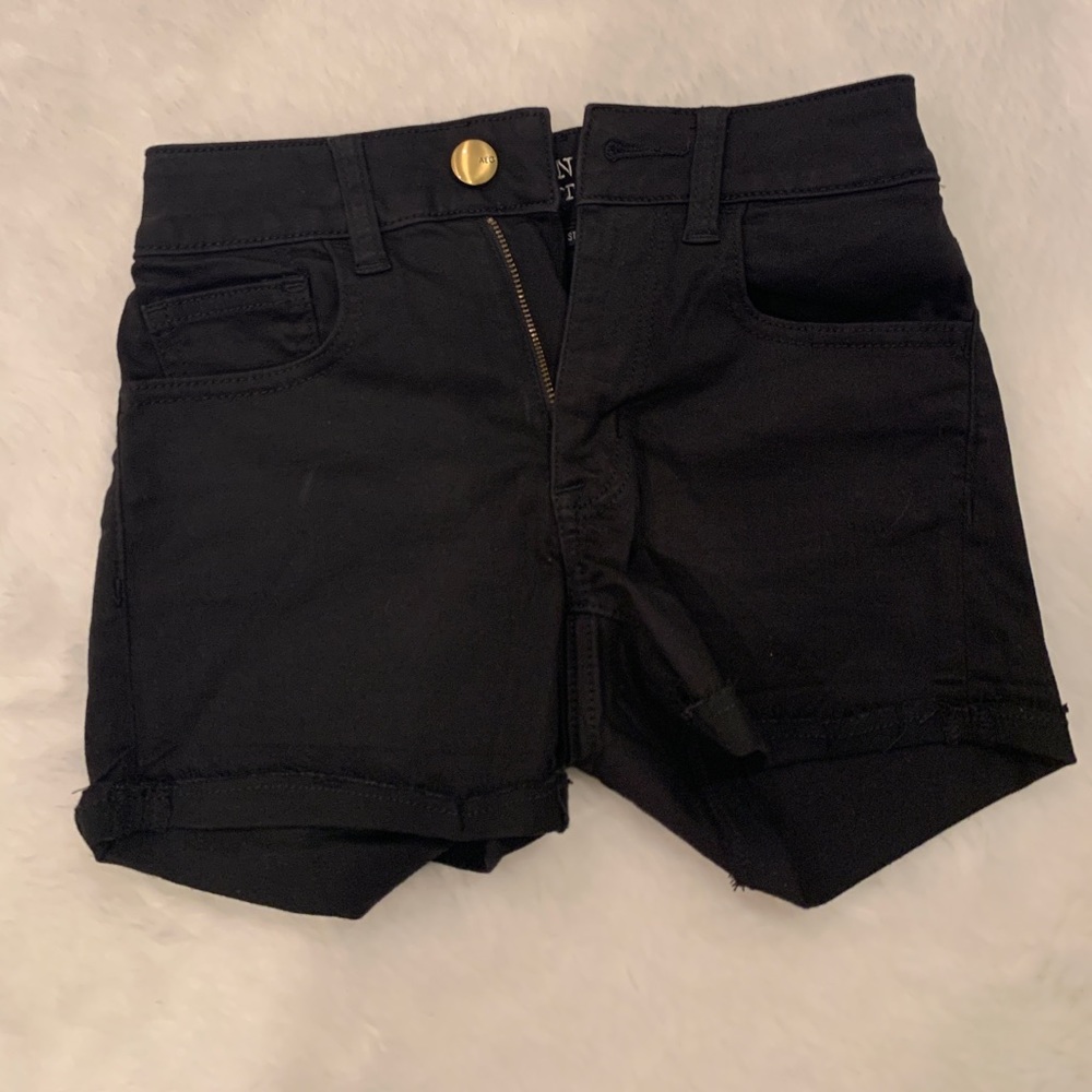 DONATING SOON: AE black shorts;size 00;like new!